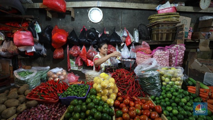 Harga Bahan Pokok di Pasar Tradisional (CNBC Indonesia/Tri Susilo) Harga Bahan Pokok di Pasar Tradisional (CNBC Indonesia/Tri Susilo)