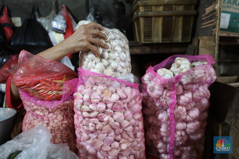 Harga Bahan Pokok di Pasar Tradisional (CNBC Indonesia/Tri Susilo)