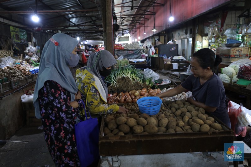 Harga Bahan Pokok di Pasar Tradisional (CNBC Indonesia/Tri Susilo)