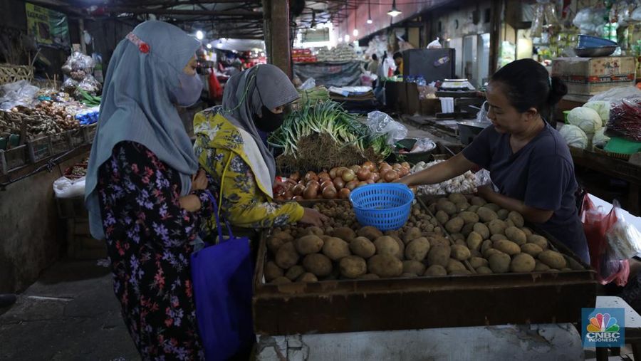Harga Bahan Pokok di Pasar Tradisional (վ/Tri Susilo)