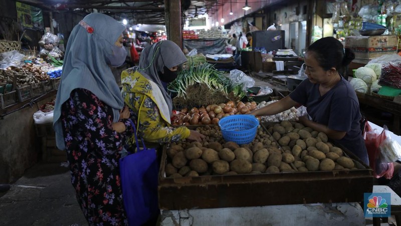Harga Bahan Pokok di Pasar Tradisional (CNBC Indonesia/Tri Susilo)
