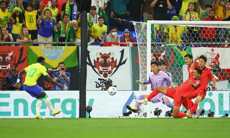 Soccer Football - FIFA World Cup Qatar 2022 - Round of 16 - Brazil v South Korea - Stadium 974, Doha, Qatar - December 5, 2022 Brazil's Vinicius Junior scores their first goal REUTERS/Kim Hong-Ji