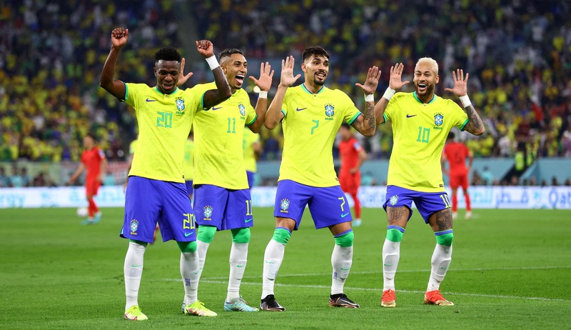 Soccer Football - FIFA World Cup Qatar 2022 - Round of 16 - Brazil v South Korea - Stadium 974, Doha, Qatar - December 5, 2022 Brazil's Vinicius Junior scores their first goal REUTERS/Kim Hong-Ji