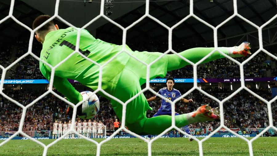 Soccer Football - FIFA World Cup Qatar 2022 - Round of 16 - Japan v Croatia - Al Janoub Stadium, Al Wakrah, Qatar - December 5, 2022  Japan's Takumi Minamino has his penalty saved during the penalty shootout REUTERS/John Sibley     TPX IMAGES OF THE DAY