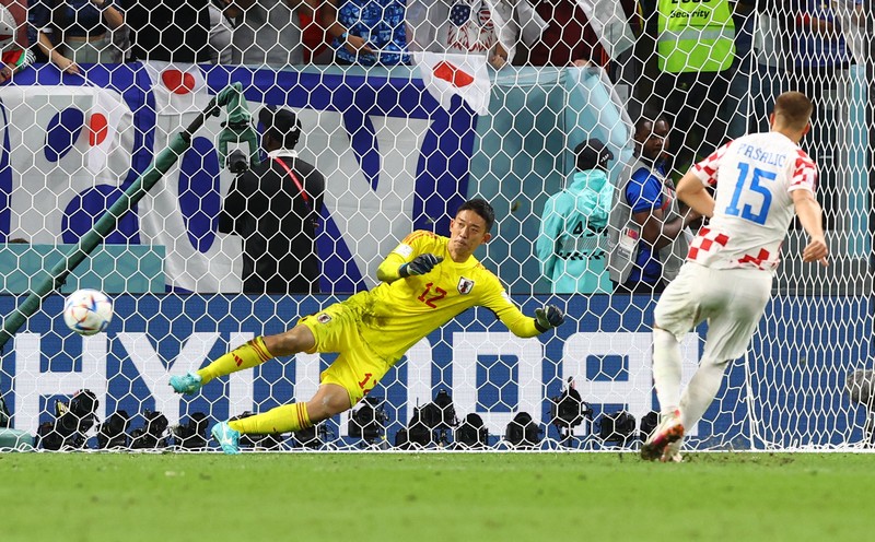 SOCCER-WORLDCUP-JPN-CRO/REPORT Soccer Football - FIFA World Cup Qatar 2022 - Round of 16 - Japan v Croatia - Al Janoub Stadium, Al Wakrah, Qatar - December 5, 2022 General view inside the stadium during the match REUTERS/Peter Cziborra TPX IMAGES OF THE DAY