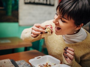 Mengenal Mindful Eating agar Tak Makan Berlebih, Begini Kata Pakar