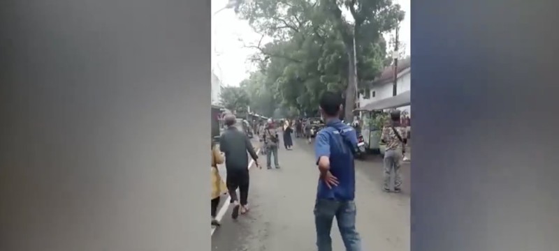 Suasana Polsek Astanaanyar usai ledakan bom, Kota Bandung, Jawa Barat. (Tangkapan Layar) Suasana Polsek Astanaanyar usai ledakan bom, Kota Bandung, Jawa Barat. (Tangkapan Layar)