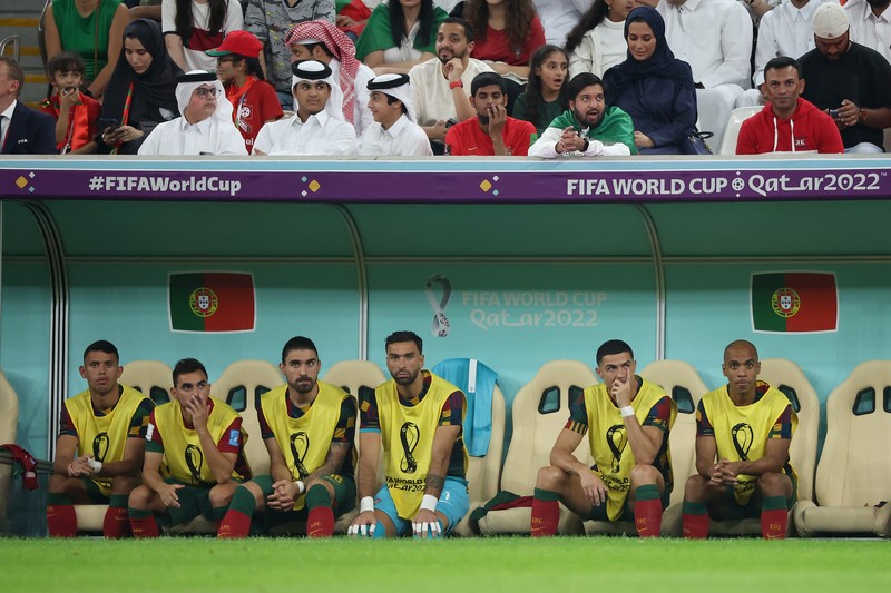 Cristiano Ronaldo Portugal di bangku cadangan selama pertandingan Piala Dunia FIFA Babak 16 di Stadion Lusail di Lusail, Qatar. Tanggal pengambilan gambar: Selasa 6 Desember 2022. (Martin Rickett/PA Images via Getty Images)