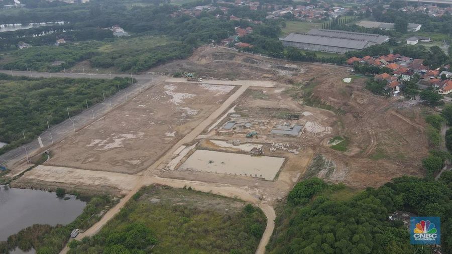 Foto udara suasana pembangunan proyek apartemen Meikarta Distrik 2 yang mangkrak di Cibatu, Cikarang, Kabupaten Bekasi, Rabu (7/12/2022). (CNBC Indonesia/ Andrean Kristianto)