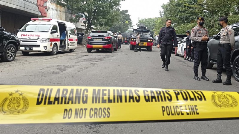 Officers guard a road block on a street leading to a police station where an explosion went off in Bandung, West Java, Indonesia, Wednesday, Dec. 7, 2022. A man blew himself up Wednesday outside a police station on Indonesia’s main island of Java in what appeared to be the latest in a string of suicide attacks in the world’s most populous Muslim nation. (AP Photo/Ahmad Fauzan)
