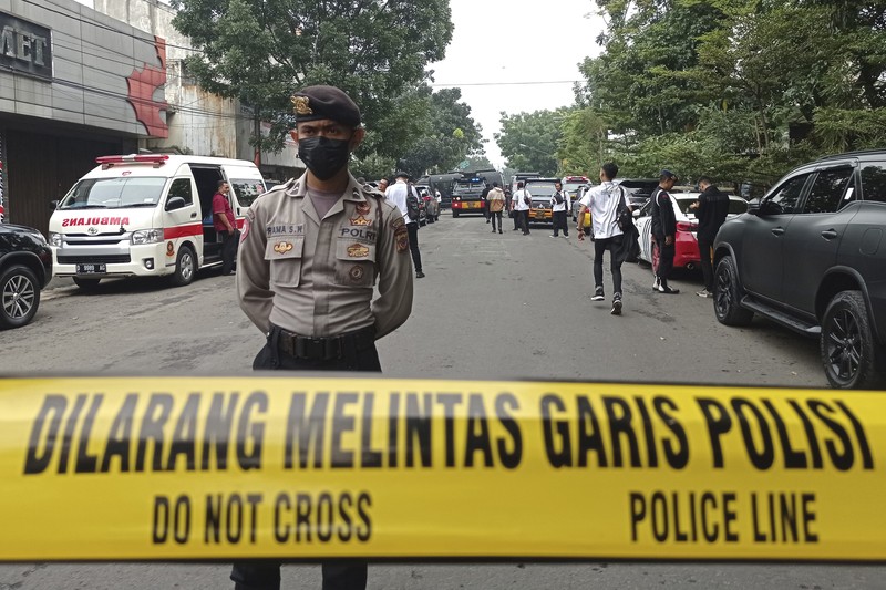 Indonesia Bombing Officers guard a road block on a street leading to a police station where an explosion went off in Bandung, West Java, Indonesia, Wednesday, Dec. 7, 2022. A man blew himself up Wednesday outside a police station on Indonesia’s main island of Java in what appeared to be the latest in a string of suicide attacks in the world’s most populous Muslim nation. (AP Photo/Ahmad Fauzan)