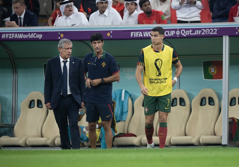 Cristiano Ronaldo Portugal di bangku cadangan selama pertandingan Piala Dunia FIFA Babak 16 di Stadion Lusail di Lusail, Qatar. Tanggal pengambilan gambar: Selasa 6 Desember 2022. Cristiano Ronaldo Portugal di bangku cadangan selama pertandingan Piala Dunia FIFA Babak 16 di Stadion Lusail di Lusail, Qatar. Tanggal pengambilan gambar: Selasa 6 Desember 2022. (Martin Rickett/PA Images via Getty Images)