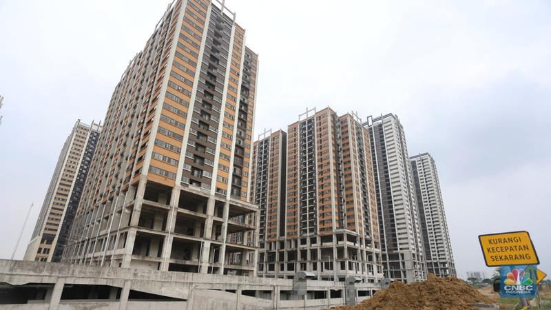 Suasana pembangunan proyek apartemen Meikarta Distrik 2 yang mangkrak di Cibatu, Cikarang, Kabupaten Bekasi, Rabu (7/12/2022).  (CNBC Indonesia/ Andrean Kristianto)