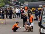 Potret Olah TKP Bom Bunuh Diri di Polsek Astana Anyar Bandung