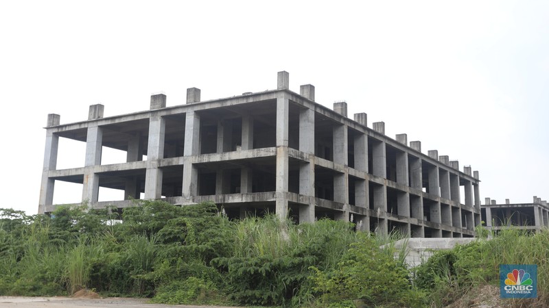Proyek apartemen Meikarta Distrik 2 yang Mangkrak Suasana pembangunan proyek apartemen Meikarta Distrik 2 yang mangkrak di Cibatu, Cikarang, Kabupaten Bekasi, Rabu (7/12/2022). (CNBC Indonesia/ Andrean Kristianto)