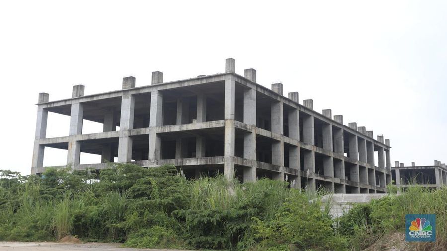 Foto udara suasana pembangunan proyek apartemen Meikarta Distrik 2 yang mangkrak di Cibatu, Cikarang, Kabupaten Bekasi, Rabu (7/12/2022). (վ/ Andrean Kristianto)