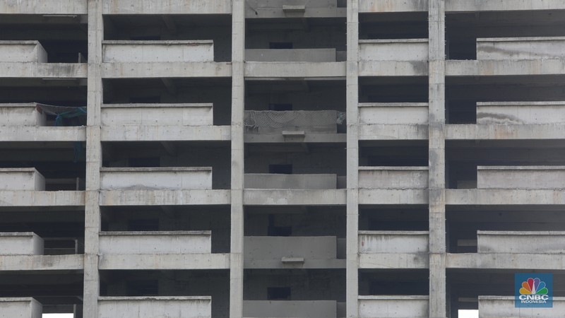 Suasana pembangunan proyek apartemen Meikarta Distrik 2 yang mangkrak di Cibatu, Cikarang, Kabupaten Bekasi, Rabu (7/12/2022).  (CNBC Indonesia/ Andrean Kristianto)