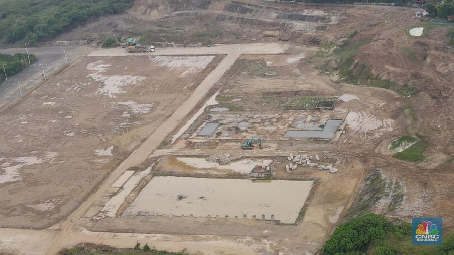 Foto udara suasana pembangunan proyek apartemen Meikarta Distrik 2 yang mangkrak di Cibatu, Cikarang, Kabupaten Bekasi, Rabu (7/12/2022).  (վ/ Andrean Kristianto)