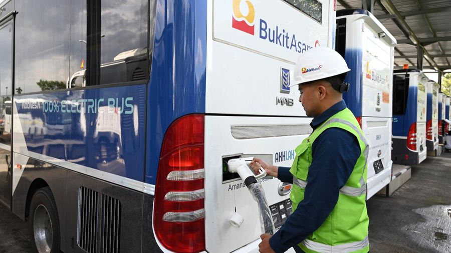 PTBA Mulai Operasikan 10 Unit Bus Listrik Kendaraan Tambang (LEO LINTANG)