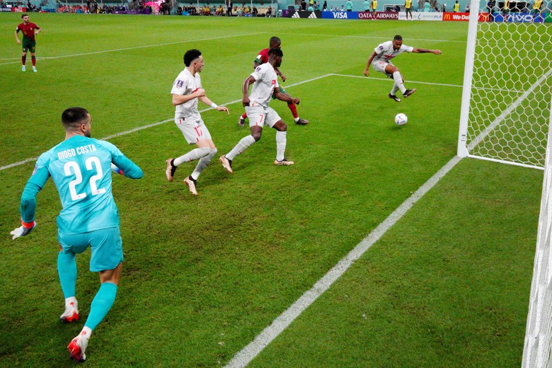 SOCCER-WORLDCUP-POR-SWI/REPORT Soccer Football - FIFA World Cup Qatar 2022 - Round of 16 - Portugal v Switzerland - Lusail Stadium, Lusail, Qatar - December 6, 2022 Switzerland's Yann Sommer reacts as Goncalo Ramos scores Portugal's first goal REUTERS/Peter Cziborra