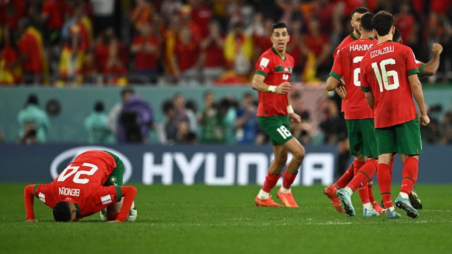 Soccer Football - FIFA World Cup Qatar 2022 - Round of 16 - Morocco v Spain - Education City Stadium, Al Rayyan, Qatar - December 6, 2022 Morocco team members celebrate after the match as Morocco qualify for the quarter finals REUTERS/Fabrizio Bensch