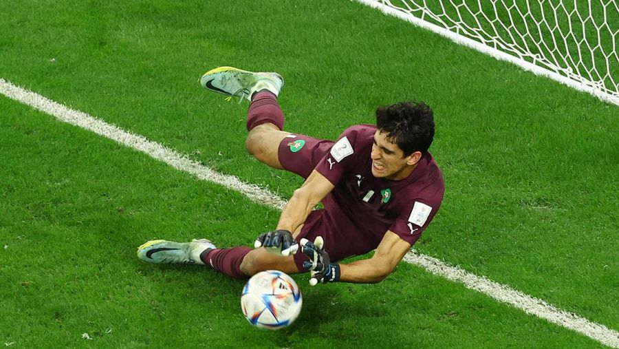 Soccer Football - FIFA World Cup Qatar 2022 - Round of 16 - Morocco v Spain - Education City Stadium, Al Rayyan, Qatar - December 6, 2022 Morocco's Yassine Bounou saves a penalty missed by Spain's Carlos Soler REUTERS/Lee Smith