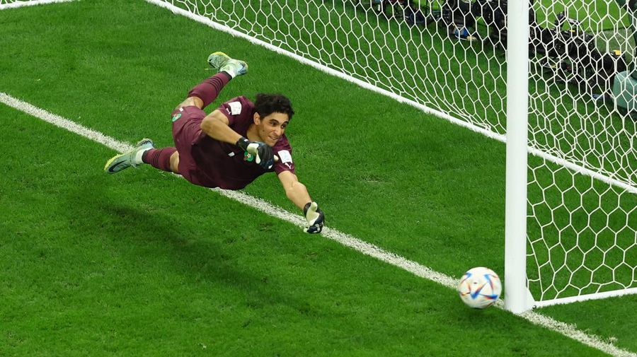 Soccer Football - FIFA World Cup Qatar 2022 - Round of 16 - Morocco v Spain - Education City Stadium, Al Rayyan, Qatar - December 6, 2022 Spain's Sergio Busquets has his penalty saved by Morocco's Yassine Bounou during the penalty shootout REUTERS/Matthew Childs