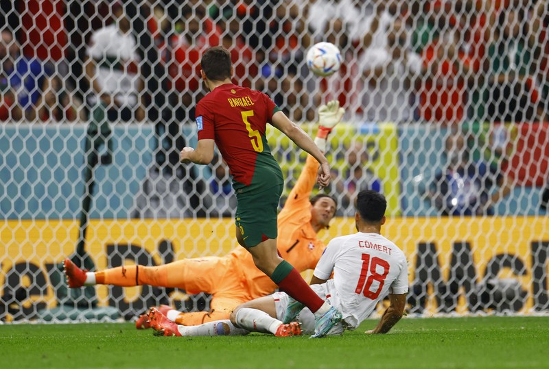 Soccer Football - FIFA World Cup Qatar 2022 - Round of 16 - Portugal v Switzerland - Lusail Stadium, Lusail, Qatar - December 6, 2022 Switzerland's Yann Sommer reacts as Goncalo Ramos scores Portugal's first goal REUTERS/Peter Cziborra