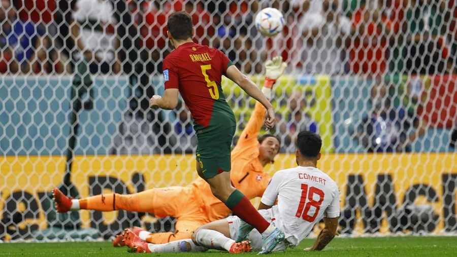 Soccer Football - FIFA World Cup Qatar 2022 - Round of 16 - Portugal v Switzerland - Lusail Stadium, Lusail, Qatar - December 6, 2022 Switzerland's Yann Sommer reacts as Goncalo Ramos scores Portugal's first goal REUTERS/Peter Cziborra