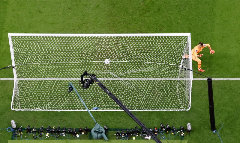 SOCCER-WORLDCUP-POR-SWI/REPORT Soccer Football - FIFA World Cup Qatar 2022 - Round of 16 - Portugal v Switzerland - Lusail Stadium, Lusail, Qatar - December 6, 2022 Switzerland's Yann Sommer reacts as Goncalo Ramos scores Portugal's first goal REUTERS/Peter Cziborra