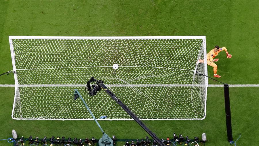 Soccer Football - FIFA World Cup Qatar 2022 - Round of 16 - Portugal v Switzerland - Lusail Stadium, Lusail, Qatar - December 6, 2022 Switzerland's Yann Sommer reacts as Goncalo Ramos scores Portugal's first goal REUTERS/Peter Cziborra