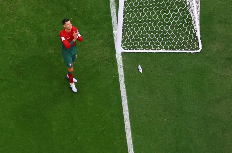 Soccer Football - FIFA World Cup Qatar 2022 - Round of 16 - Portugal v Switzerland - Lusail Stadium, Lusail, Qatar - December 6, 2022 Switzerland's Yann Sommer reacts as Goncalo Ramos scores Portugal's first goal REUTERS/Peter Cziborra