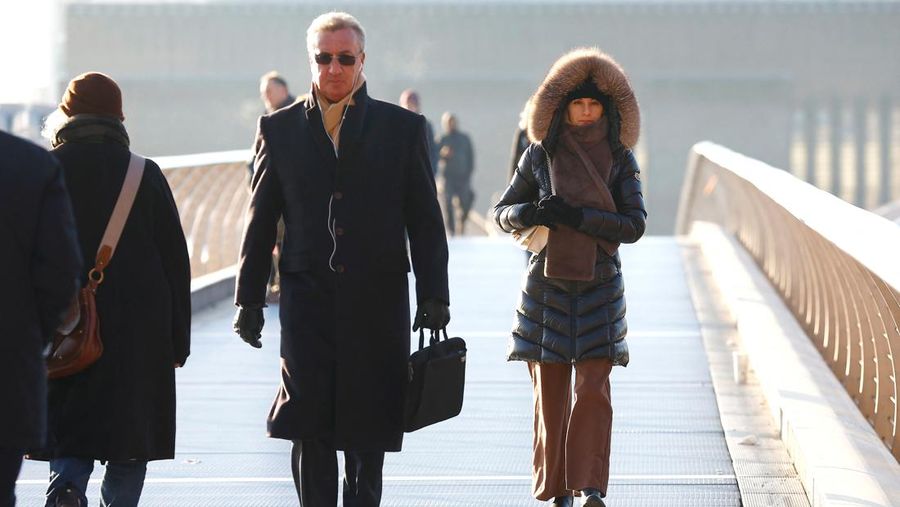People walk across Millennium Bridge as temperatures in London fall below zero degrees Celsius, in London, Britain, December 8, 2022.  REUTERS/Peter Nicholls
