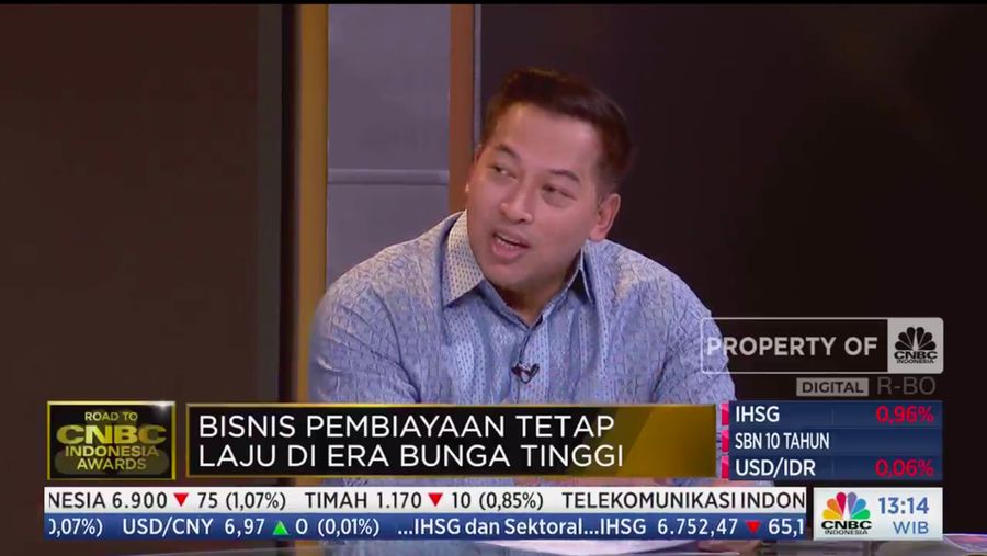 Finance & Business Relationship Director Mandiri Utama Finance Rully Setiawan