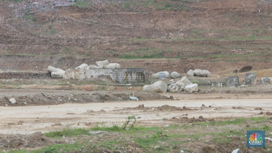 Foto udara suasana pembangunan proyek apartemen Meikarta Distrik 2 yang mangkrak di Cibatu, Cikarang, Kabupaten Bekasi, Rabu (7/12/2022). (վ/ Andrean Kristianto)