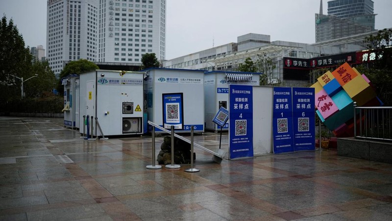 Closed mobile nucleic acid testing booths are pictured outside the Shanghai Railway Station as coronavirus disease (COVID-19) outbreaks continue in Shanghai, China, December 8, 2022. REUTERS/Aly Song