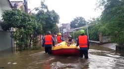 Longsor di Depok Tutupi Aliran Sungai, Warga 1 RW Terdampak Banjir