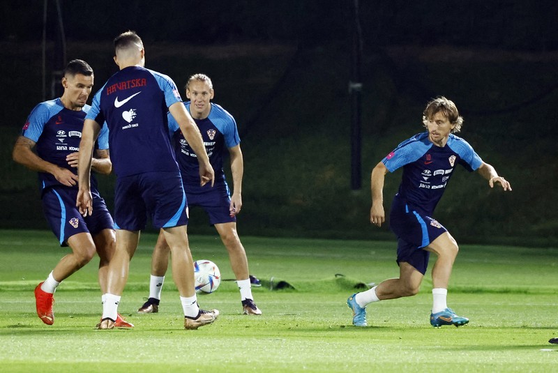 Soccer Football - FIFA World Cup Qatar 2022 - Brazil Training - Al Arabi SC Stadium, Doha, Qatar - December 6, 2022 Brazil's Everton Ribeiro, Gabriel Martinelli, Fabinho and Fred during training REUTERS/Ibraheem Al Omari