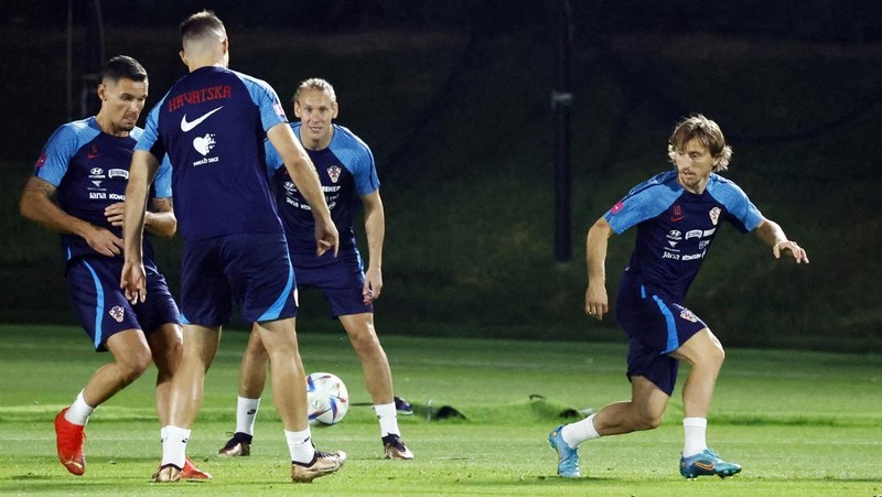 Soccer Football - FIFA World Cup Qatar 2022 - Brazil Training - Al Arabi SC Stadium, Doha, Qatar - December 6, 2022 Brazil's Everton Ribeiro, Gabriel Martinelli, Fabinho and Fred during training REUTERS/Ibraheem Al Omari