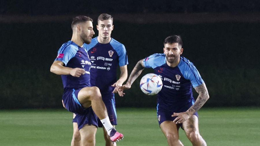 Soccer Football - FIFA World Cup Qatar 2022 - Brazil Training - Al Arabi SC Stadium, Doha, Qatar - December 6, 2022 Brazil's Everton Ribeiro, Gabriel Martinelli, Fabinho and Fred during training REUTERS/Ibraheem Al Omari