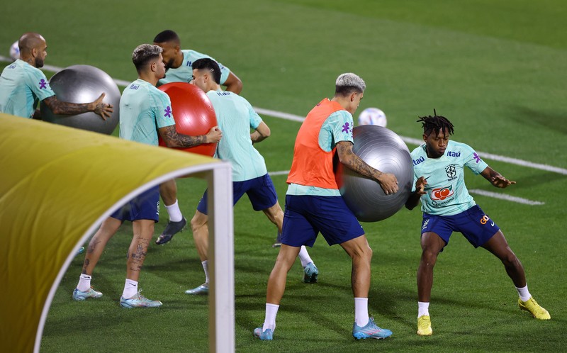 Soccer Football - FIFA World Cup Qatar 2022 - Brazil Training - Al Arabi SC Stadium, Doha, Qatar - December 6, 2022 Brazil's Everton Ribeiro, Gabriel Martinelli, Fabinho and Fred during training REUTERS/Ibraheem Al Omari