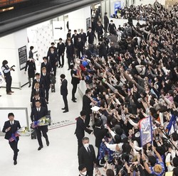 Potret Timnas Jepang Disambut Bak Pahlawan di Kampung Halaman