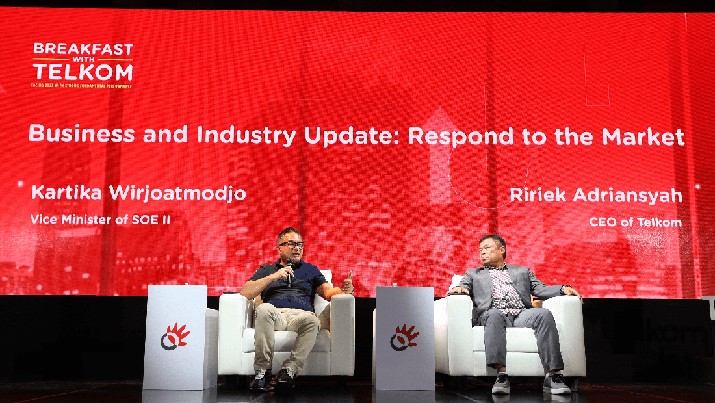 Wakil Menteri BUMN II Kartika Wirjoatmodjo (kiri) dan Direktur Utama TelkomRiriek Adriansyah (kanan) dalam kegiatan Breakfast with Telkom: Facing 2023 with Strong Fundamental pada Rabu (7/12). Wakil Menteri BUMN II Kartika Wirjoatmodjo (kiri) dan Direktur Utama TelkomRiriek Adriansyah (kanan) dalam kegiatan Breakfast with Telkom: Facing 2023 with Strong Fundamental pada Rabu (7/12).