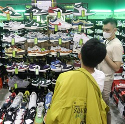 Ngutangin Negara Seharga Sepatu Sneakers, Cuan Berapa?
