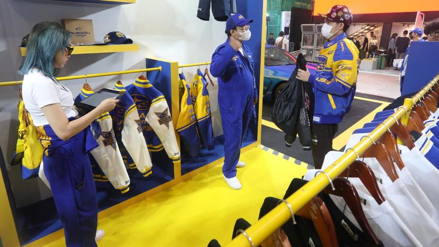 Gelaran USS 2022 di Jakarta, Jumat (9/12/2022). Acara ini menyajikan rangkaian kegiatan seperti peluncuran produk eksklusif, kolaborasi antarjenama, promo spesial, talkshow menarik hingga hiburan bagi para penggemar sneakers. (CNBC Indonesia/Andrean Kristianto)