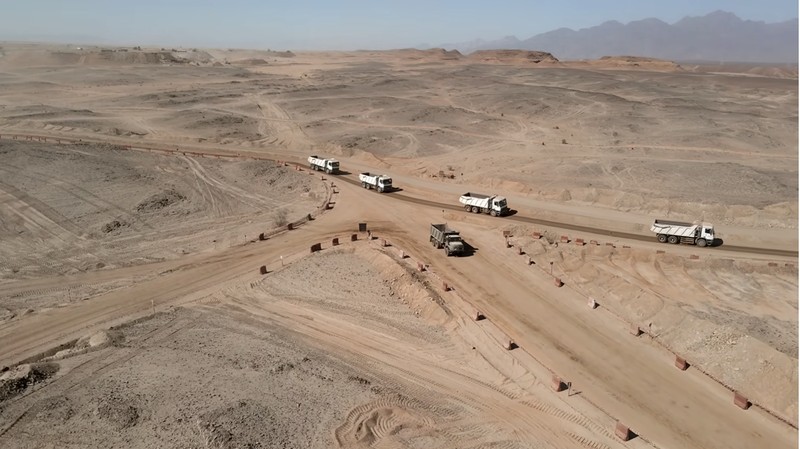 Melalui gambar udara nampak proyek Megacity Line sedang dibangun di Arab Saudi. (Tangkapan Layar Youtube  Dezeen)