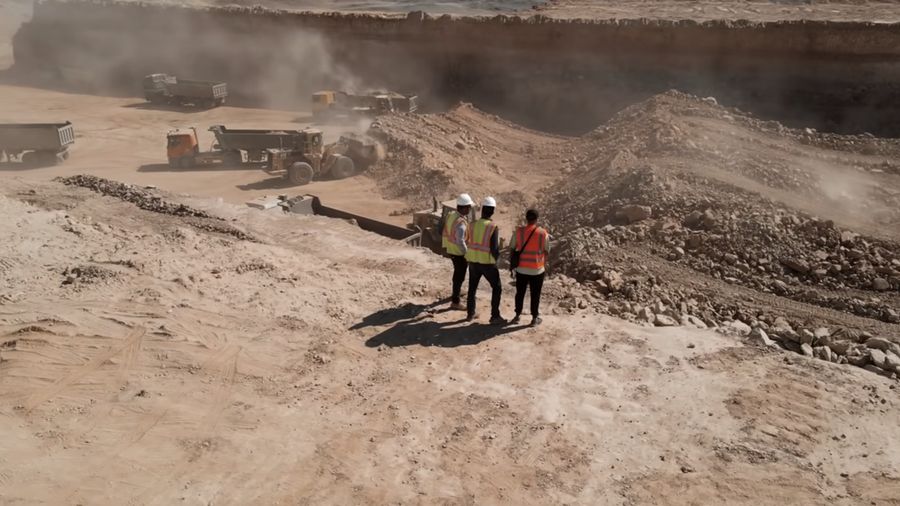 Melalui gambar udara nampak proyek Megacity Line sedang dibangun di Arab Saudi. (Tangkapan Layar Youtube  Dezeen)