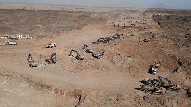 Melalui gambar udara nampak proyek Megacity Line sedang dibangun di Arab Saudi. (Tangkapan Layar Youtube  Dezeen)