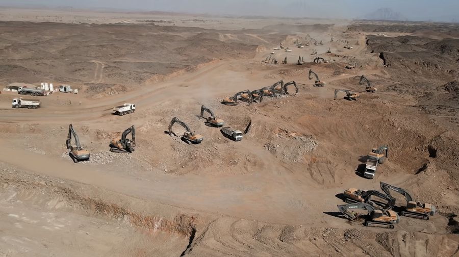 Melalui gambar udara nampak proyek Megacity Line sedang dibangun di Arab Saudi. (Tangkapan Layar Youtube  Dezeen)