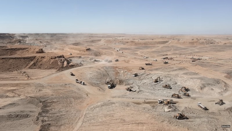 Melalui gambar udara nampak proyek Megacity Line sedang dibangun di Arab Saudi. (Tangkapan Layar Youtube  Dezeen)